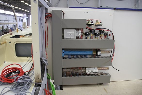 Elektronik auf dem Hausboot -Kuhnle Werft